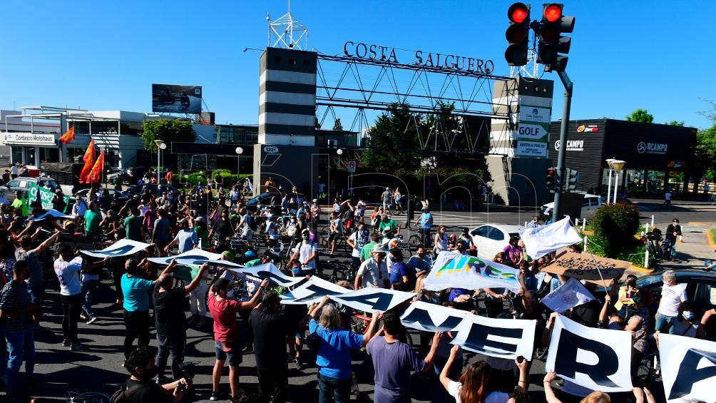 Movilización masiva contra la privatización de la costanera norte